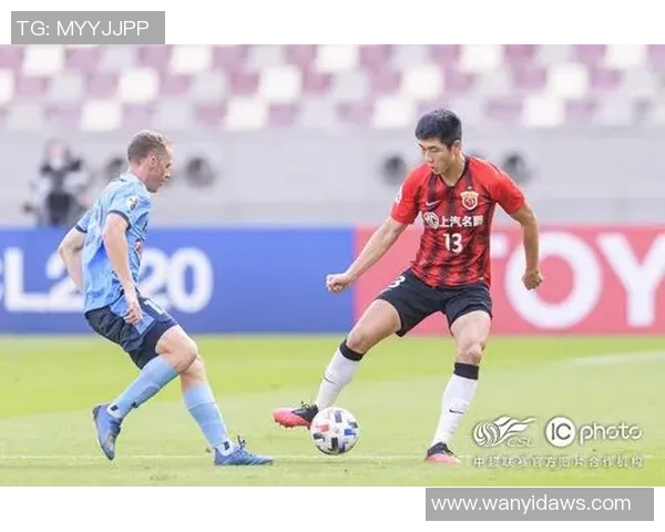 上海上港迎战悉尼足球队争夺亚冠小组赛关键胜利